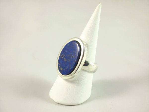 Lapis Lazuli Ring, 13, 5 gramm, ovaler stein, tiefes blau, pyriteinschlüsse