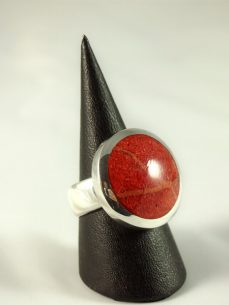 Schaumkoralle Ring, 16, 8 gramm, kräftiges rot, runder stein, glatt poliert,
