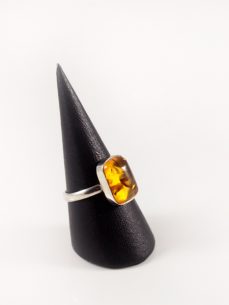 Bernstein Ring, 3 gramm, schmaler steg, heller stein, eher zart