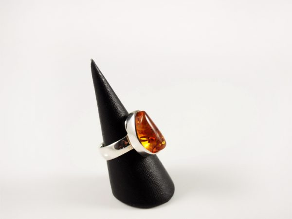 Bernstein Ring, 8,3 gramm, hohe Kastenform, breiter Steg