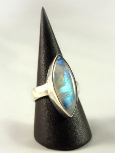 Regenbogenmondstein Ring, 8, 6 gramm, kräftiger schiller, längliche form