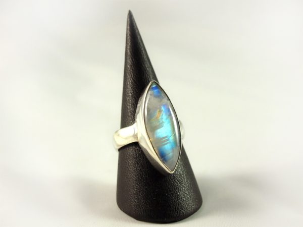 Regenbogenmondstein Ring, 8, 6 gramm, kräftiger schiller, längliche form