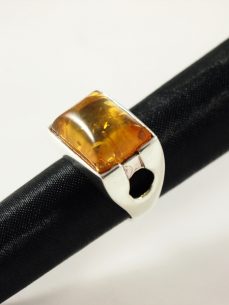 Bernstein Ring, 11,7 gramm, heller, klarer stein, design, breiter ringsteg