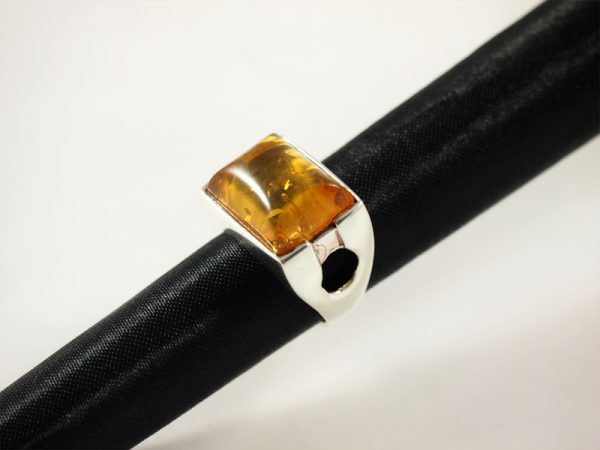 Bernstein Ring, 11,7 gramm, heller, klarer stein, design, breiter ringsteg