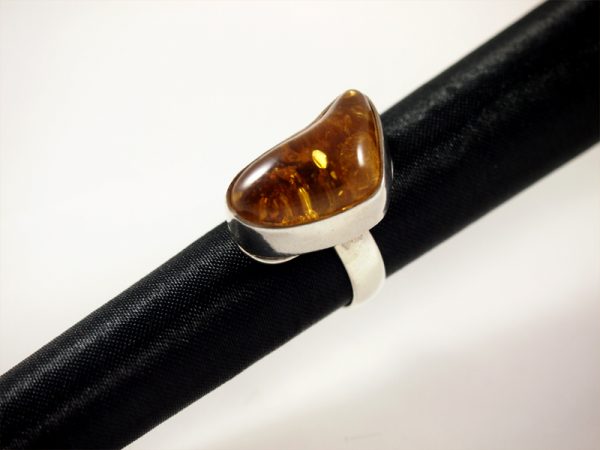 Bernstein Ring, 9,7 gramm, breiter steg, freie form,