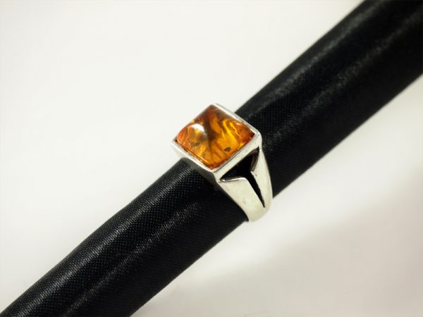 Bernstein Ring, 7,5 gramm, eleganter ringsteg, klassisches gelb, rechteckig